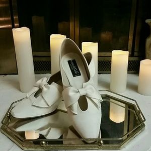 Kenneth Cole Vintage Bow Cream Heel